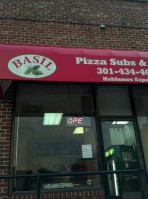 Basil's Pizza food