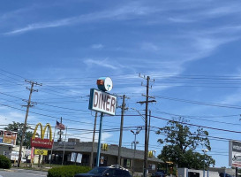 Double T Diner outside