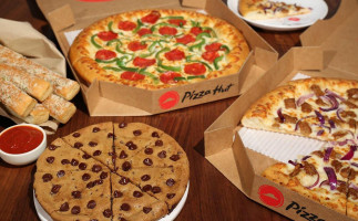 Pizza Hut food