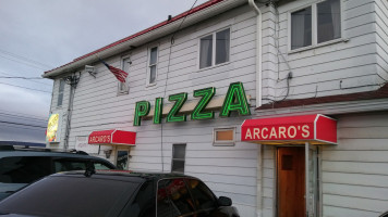 Arcaro's Pizza outside