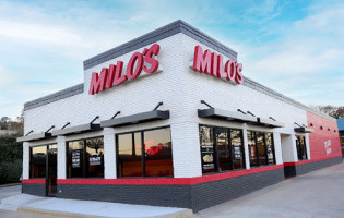 Milo's Hamburgers food