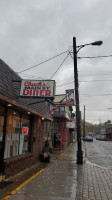 Chuck's Main St. Diner outside