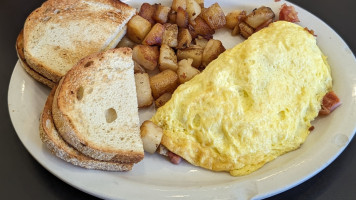 Chuck's Main St. Diner food