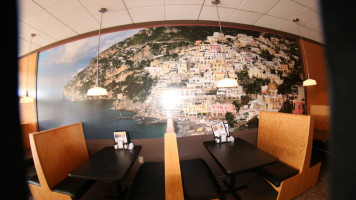 Ciro's Pizza inside