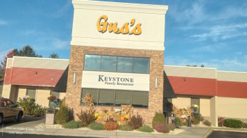 Gus's Keystone Family outside