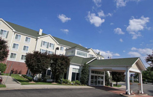 Hilton Garden Inn Westbury outside