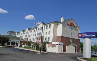 Hilton Garden Inn Westbury outside