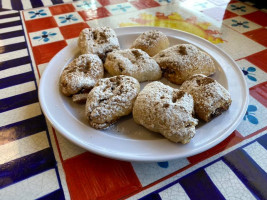 Pizza Al Bacio food