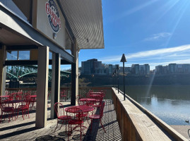 Calhoun's On The River inside