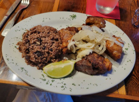 Los Tres Cubanos food