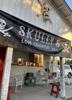 Skully's Low Country Boil outside