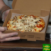 Leo's Pizza outside