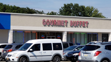 Gourmet Buffet outside