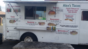 Alex's Tacos outside