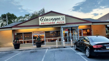 Giuseppe's Brothers Pizza outside