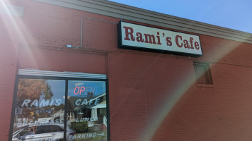 Rami's Cafe outside