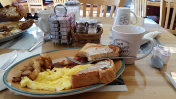 Elaine's Basket Cafe inside