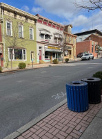 Main Moon Hollidaysburg outside