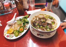 Cafe Pho Hoang food