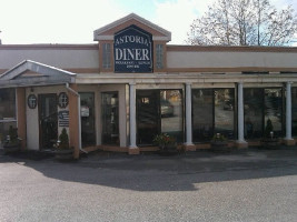 Astoria Diner outside