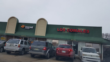 Los Comales outside