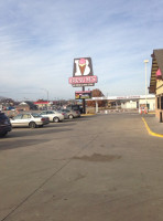 Braum's Ice Cream Dairy Store outside