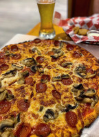 Pat's Pizza food