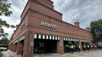 Huey's Collierville food