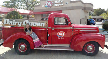 Dairy Queen (treats And Cakes) outside