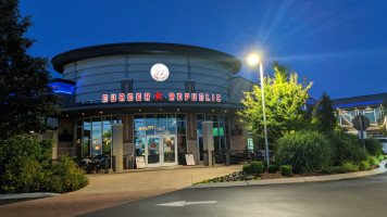 Burger Republic outside