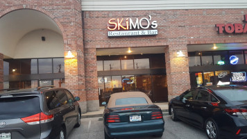 Skimo's Restaurant Bar outside