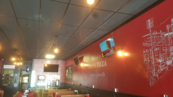 Don's Pizza inside