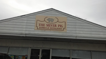 The Silver Pig Barbecue food