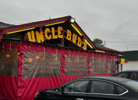 Uncle Bud's Catfish Chicken Such outside