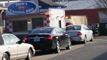 Yank's Famous Barbeque outside