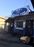 Yank's Famous Barbeque food