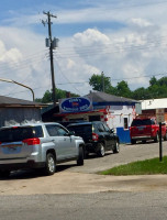 Yank's Famous Barbeque food