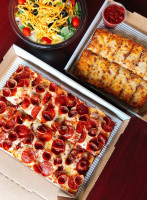 Jet's Pizza food