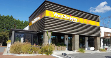 Viva Chicken outside