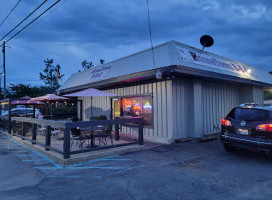 HomeTown BBQ & Grill outside