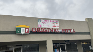 Original Italian Pizza outside