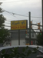 Sizzle Pi Pizza outside