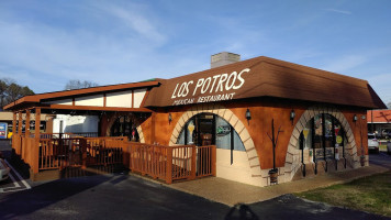 Los Potros Mexican outside