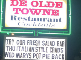 De Old Towne Tavern outside