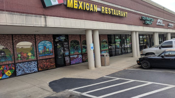 Ricardo's Mexican outside