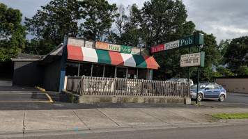 Italian Pizza Pub outside