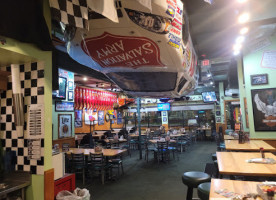 Quaker Steak Lube Boardman inside