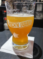 Rock’n Dough Pizza Brewery inside