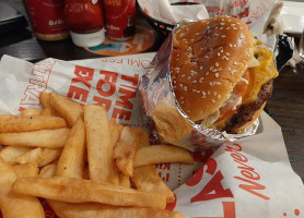 Red Robin Gourmet Burgers And Brews food