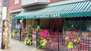 Le Petit Triangle Cafe food